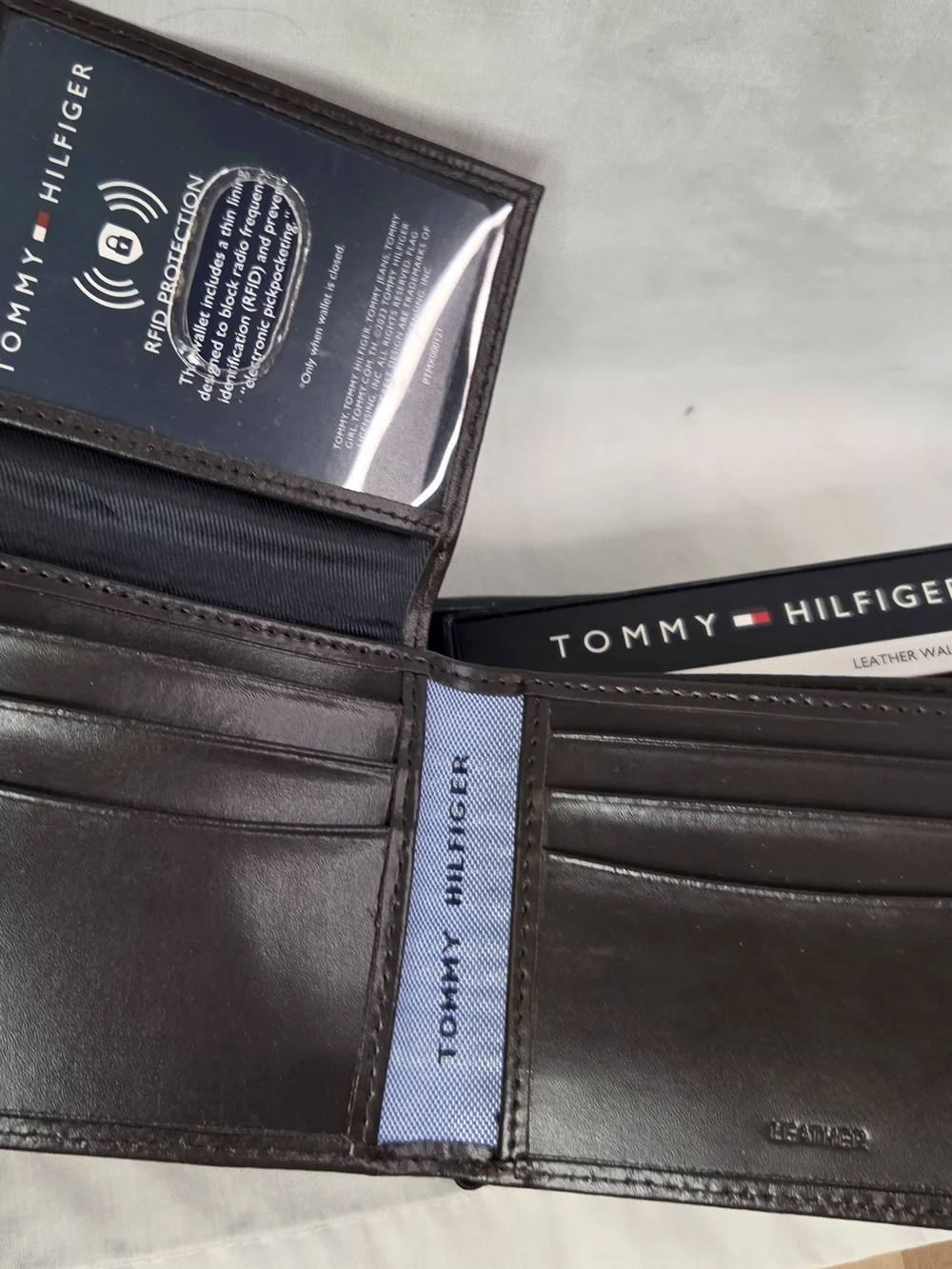 Tommy Hilfiger Men's Black Leather RFID Bi-Fold Wallet